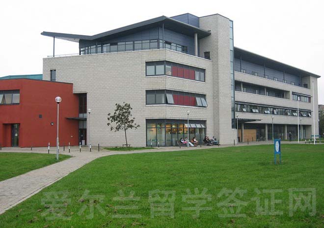 梅努斯大学