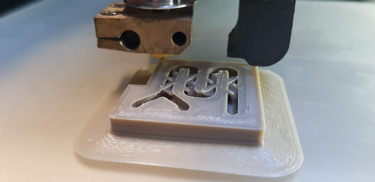 2018年UCD I-Form团队凭借作品“3D打印的反应器”赢得了全球3D打印比赛第一名-1.jpg