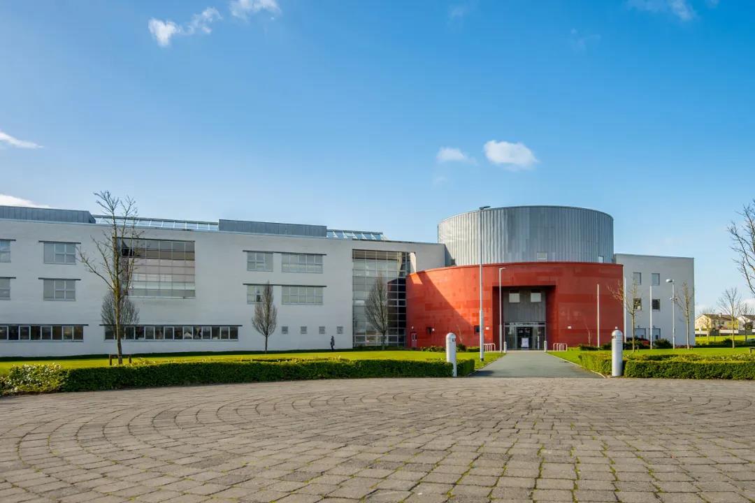沃特福德理工学院是爱尔兰规模最大的，具有最高学术地位的理工学院.jpg