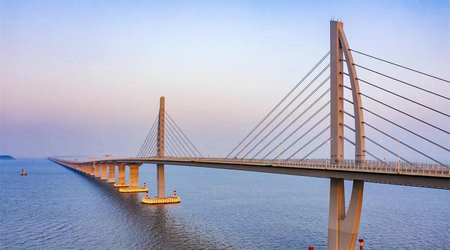 港珠澳大桥是中国境内一座连接香港、珠海、澳门的超大型跨海通道.jpg